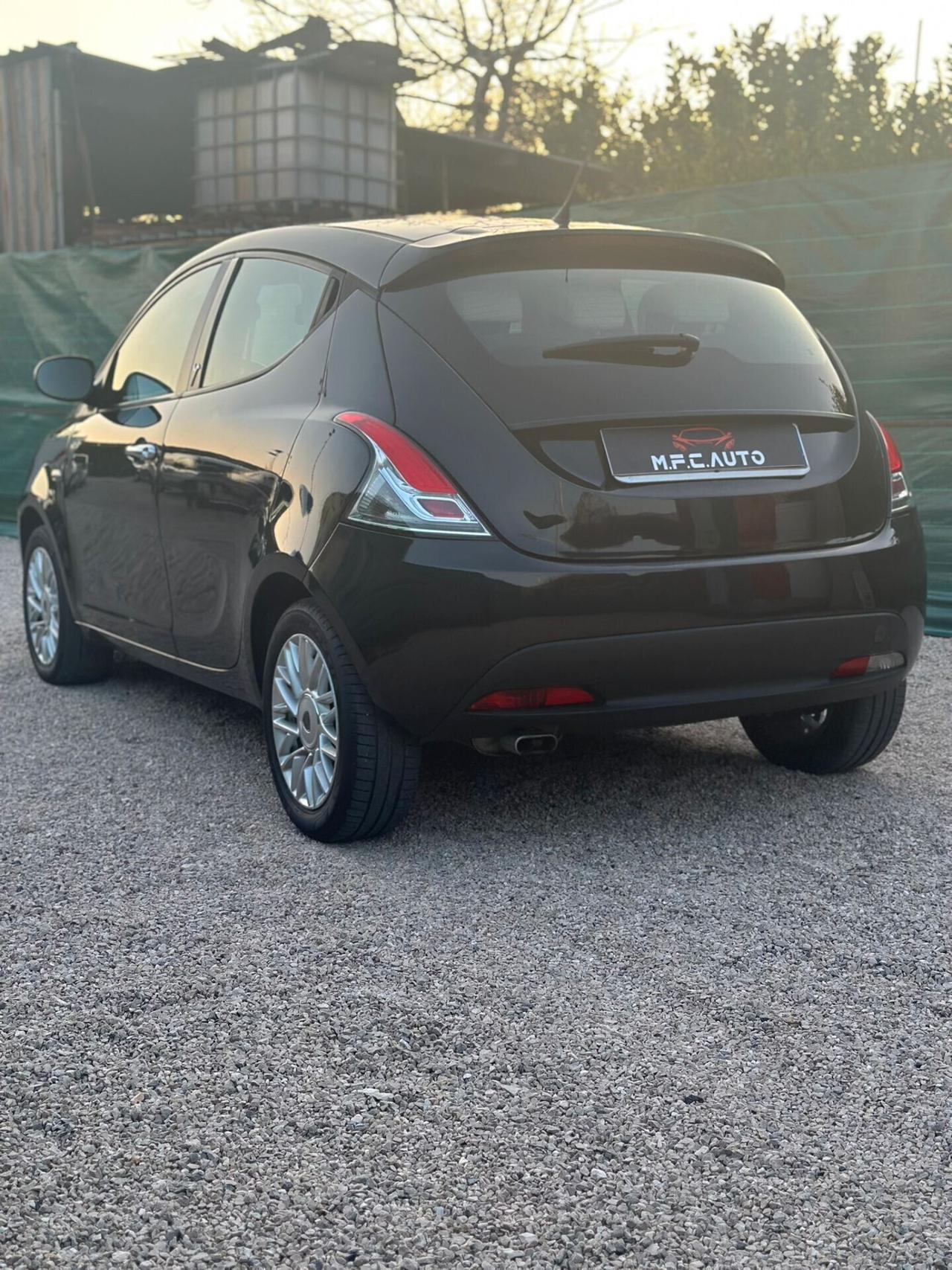 Lancia Ypsilon 2015 1.2 GPL Ecochic Platinum!