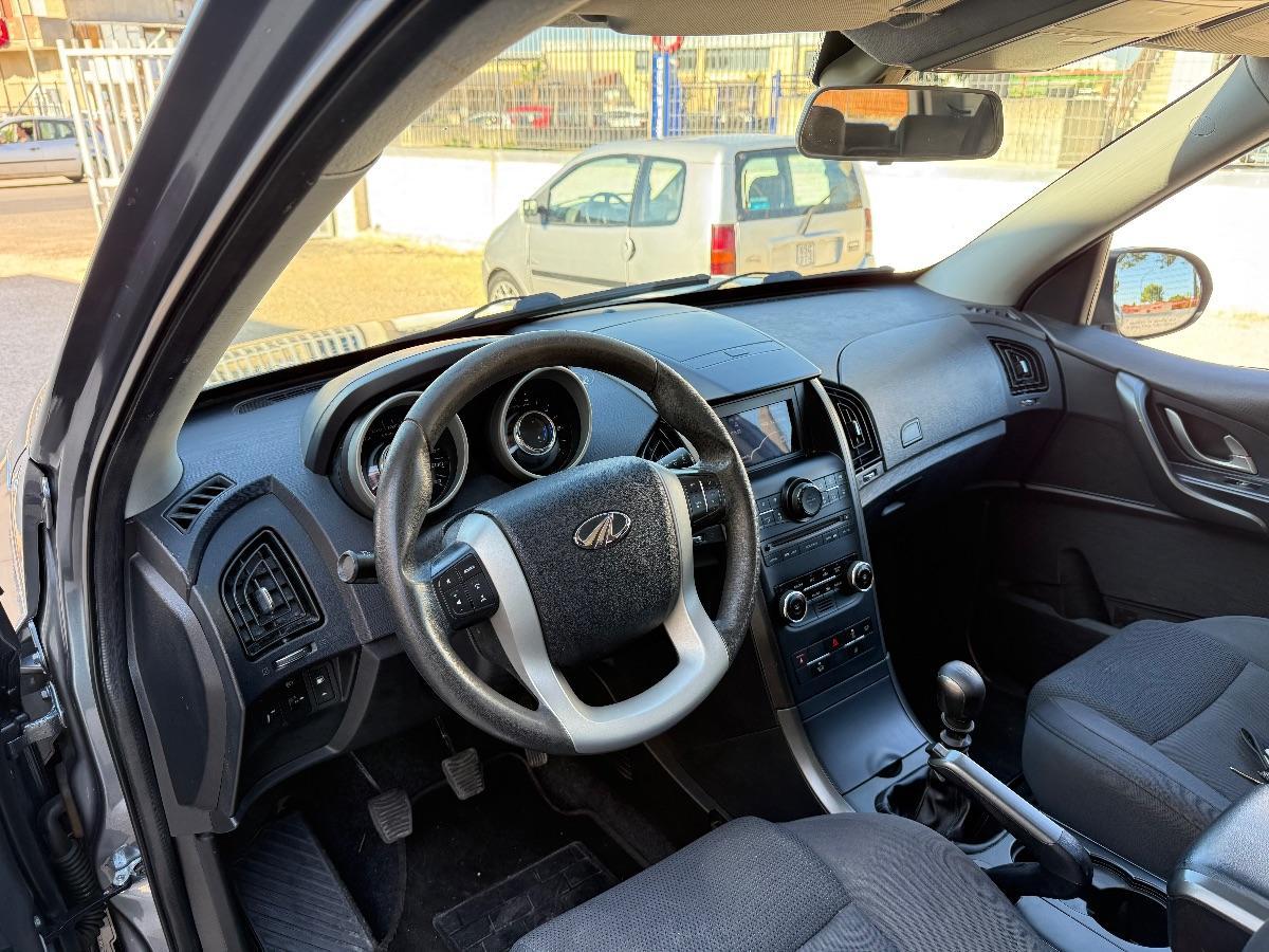 MAHINDRA - XUV500 - 2.2 16V FWD W8