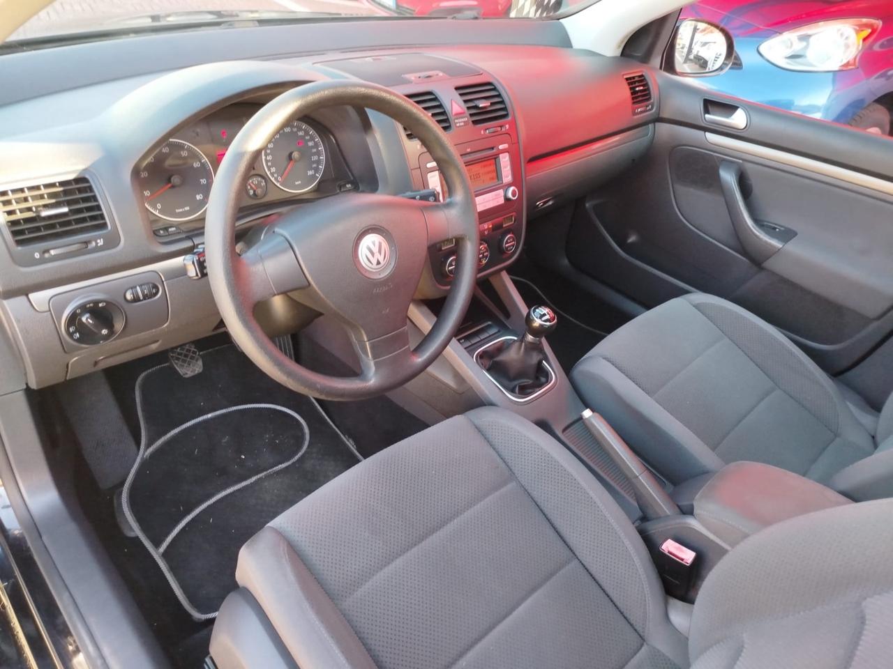 Volkswagen Golf 1.6 16V FSI 5p. Sportline