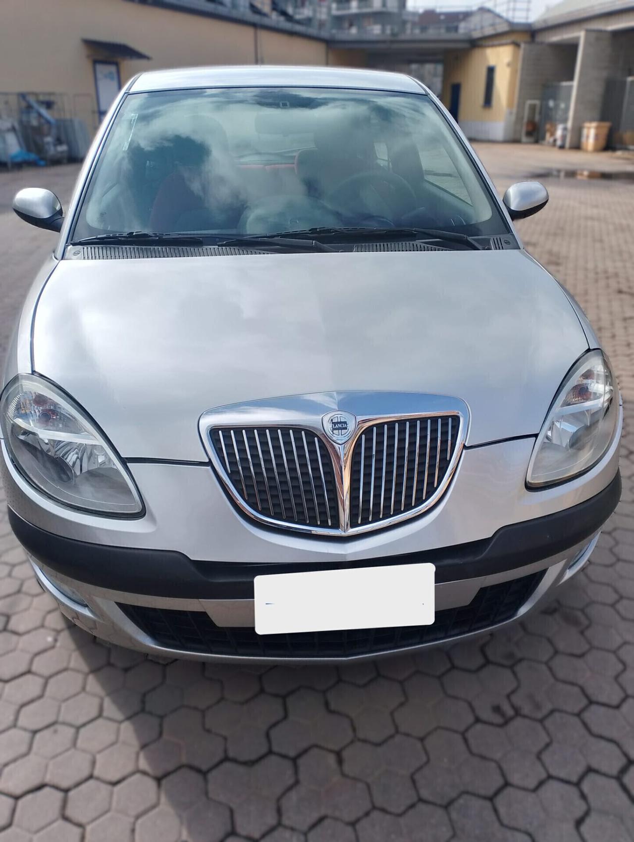 Lancia Ypsilon - APERTI AD AGOSTO