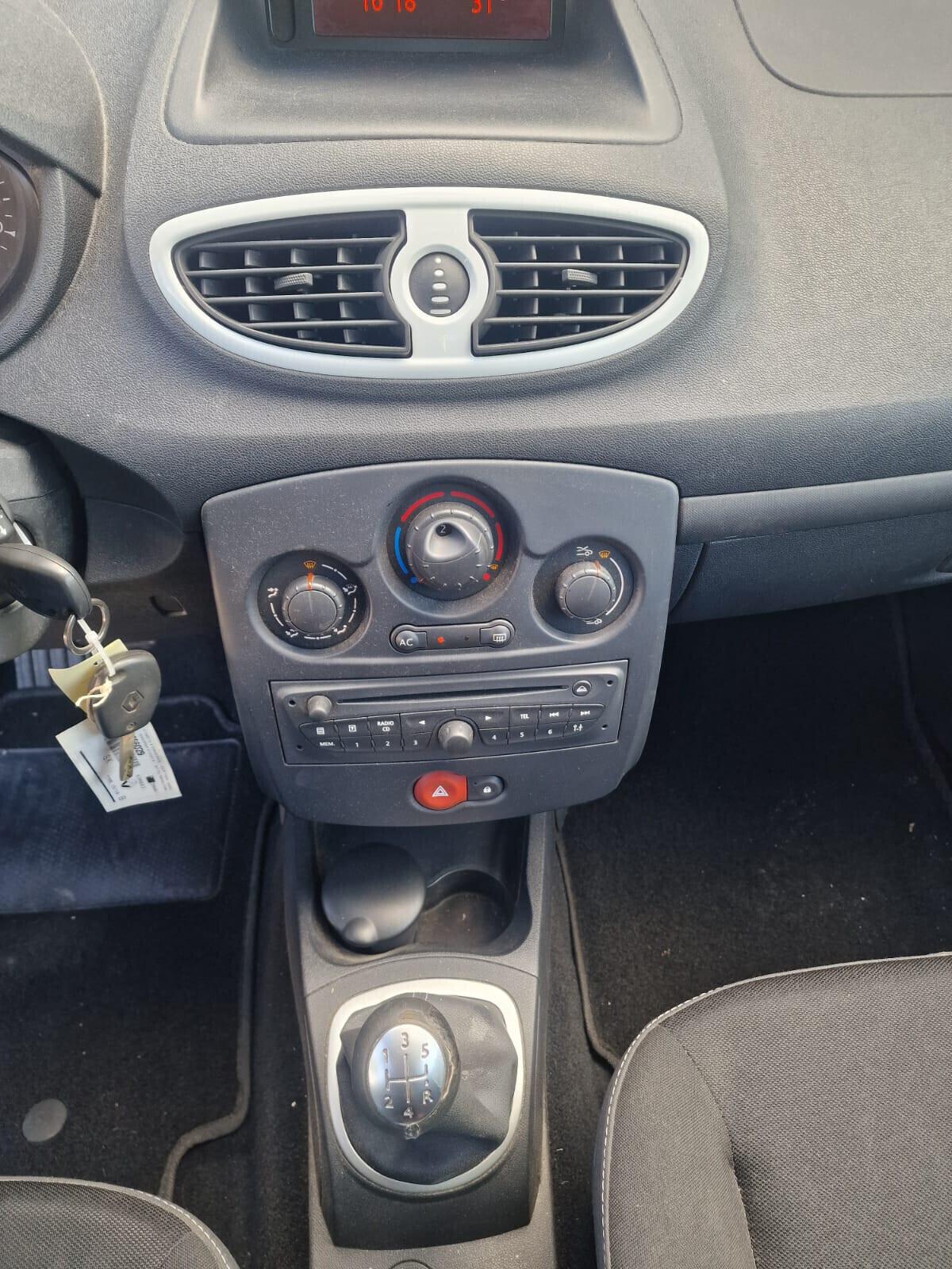 RENAULT CLIO 1.2 16V 5P SOLO 70.000 KM.03/2011