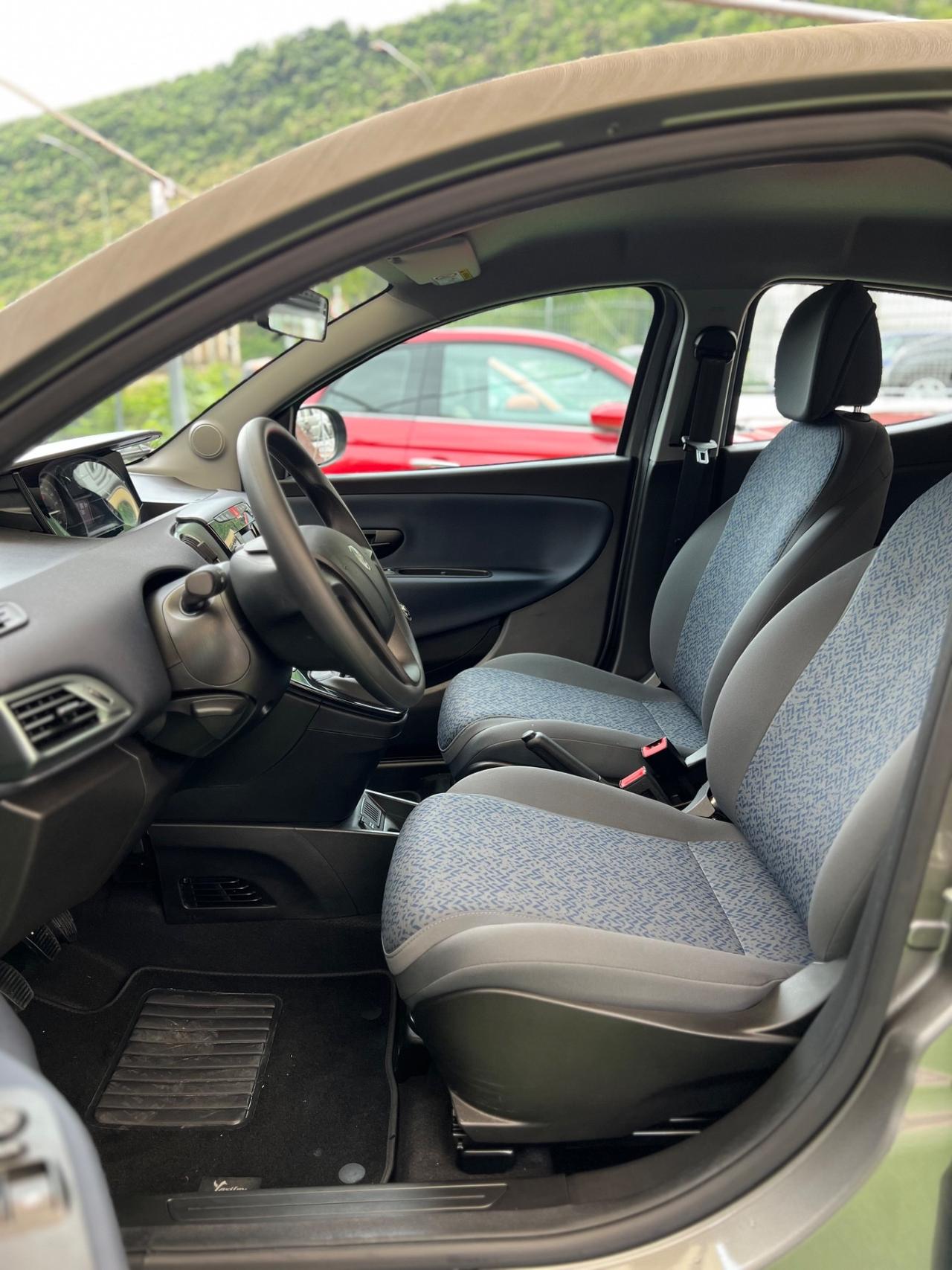 Lancia Ypsilon 1.0 FireFly 5 porte S&S Hybrid 4.000 Km