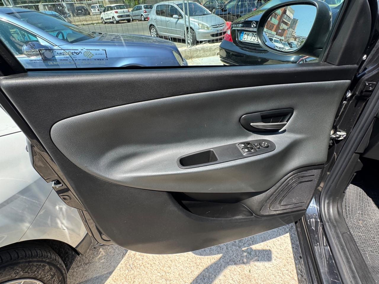 Lancia Ypsilon 0.9 TwinAir 85 CV 5 porte Metano Ecochic Gold