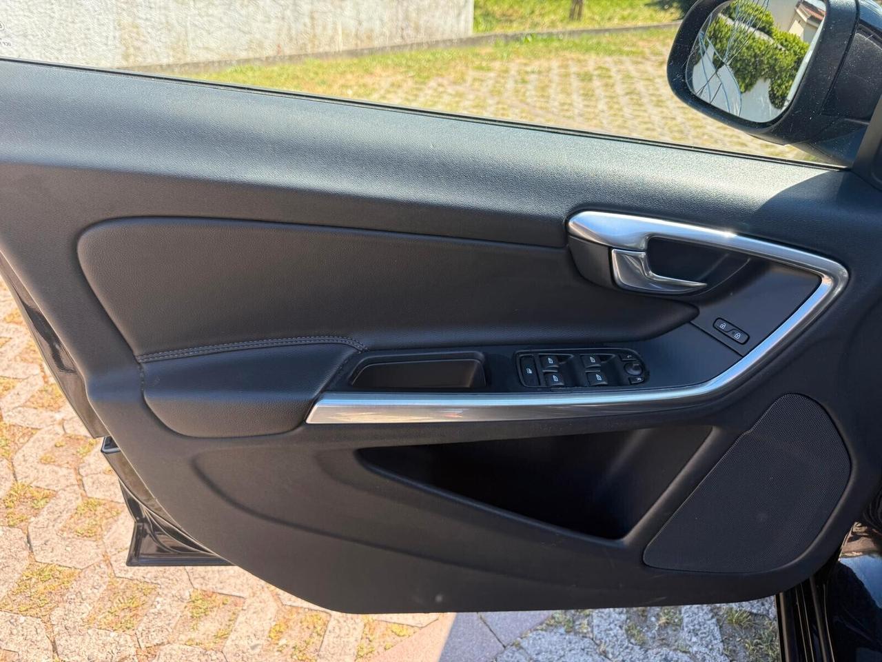 Volvo V60 D2 Geartronic Summum