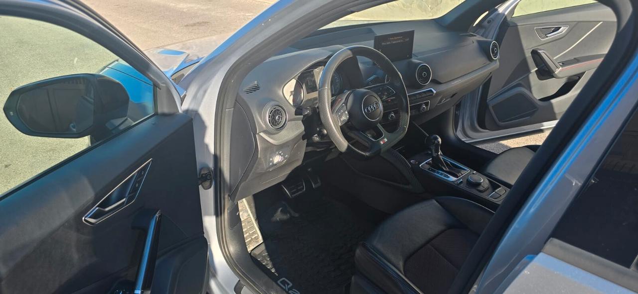 Audi Q2 SQ2 TFSI quattro S tronic sport attitude