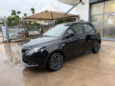 Lancia Ypsilon 1.0 FireFly 5 porte S&S Hybrid Silver