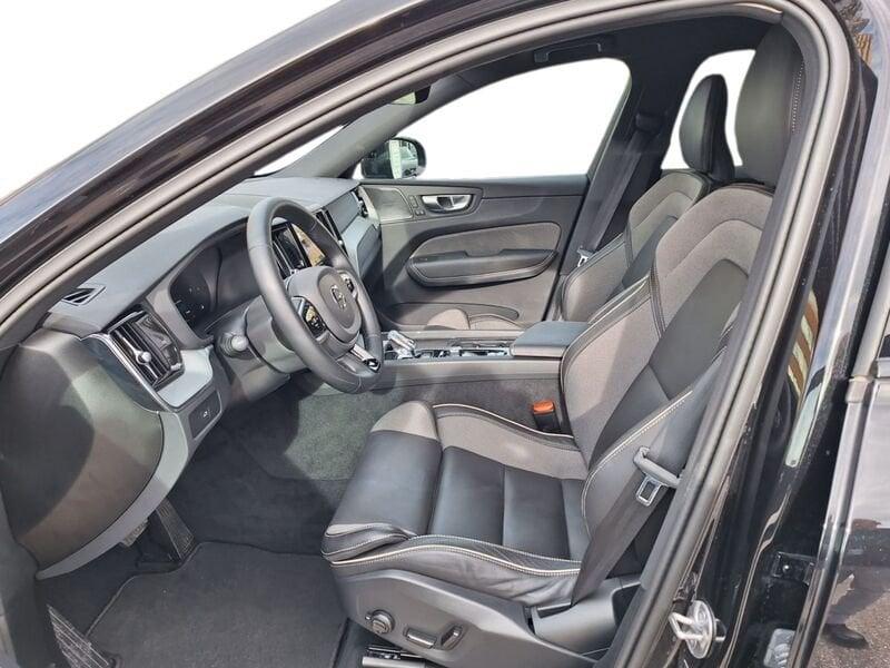 Volvo XC60 B5 250+14 CV AWD Automatica Mild Hybrid Plus Dark