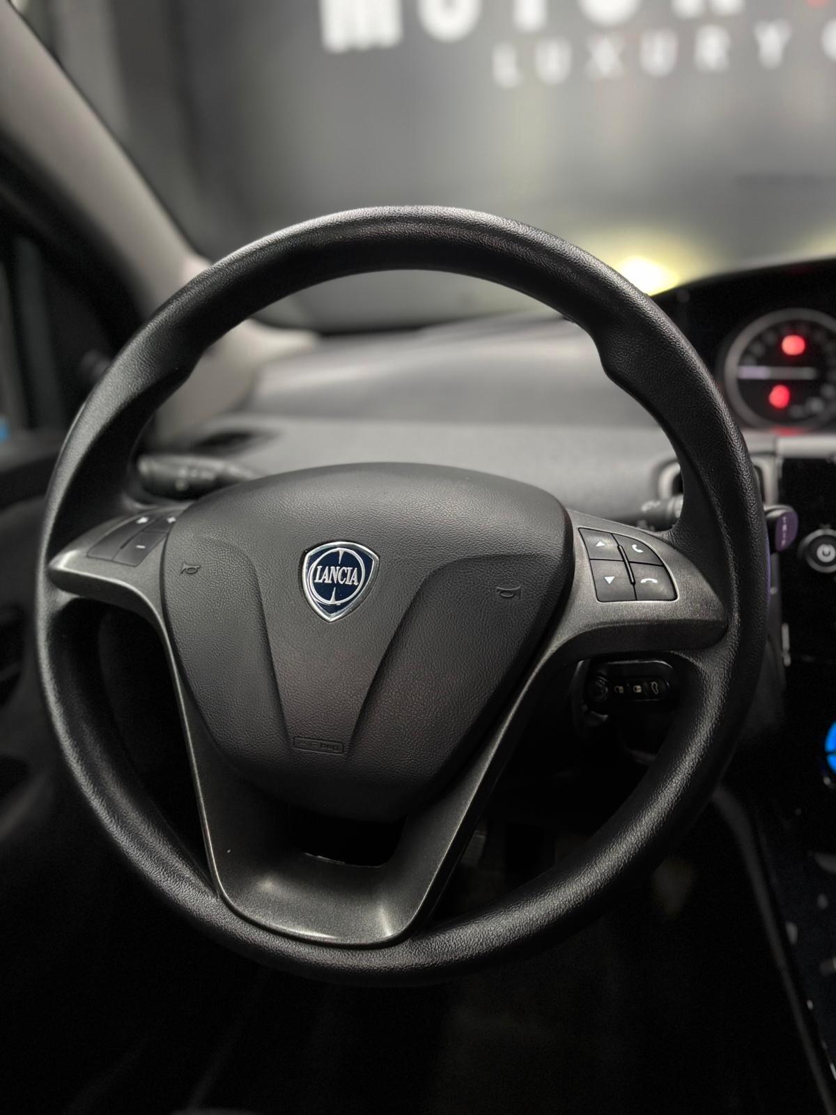 Lancia Ypsilon 1.0 FireFly 5 porte S&S Hybrid Ecochic Gold 69CV