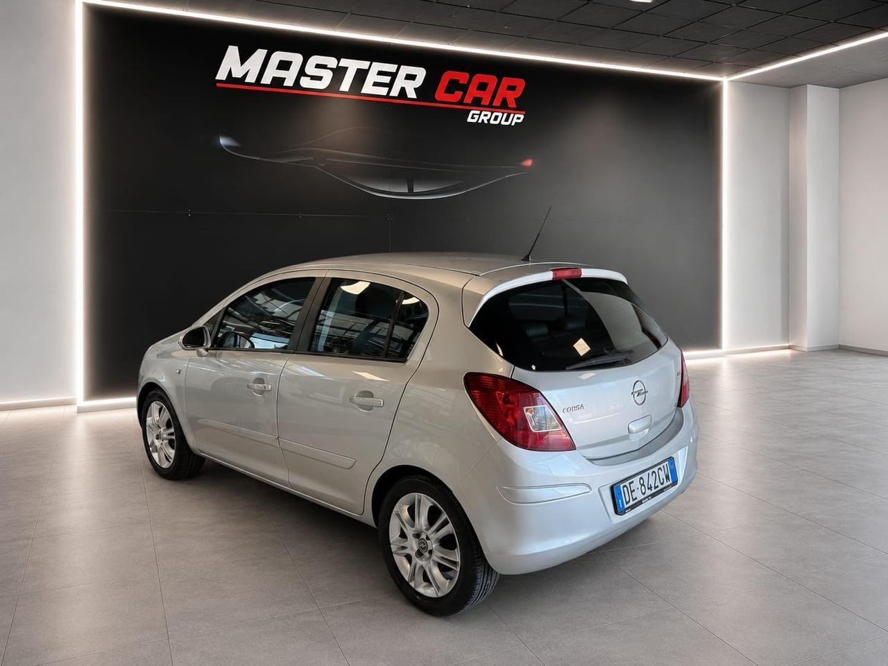 Opel Corsa 1.2 5 porte Cosmo
