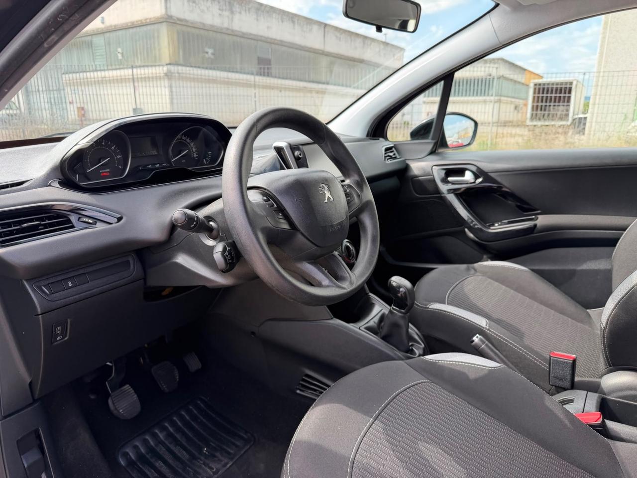 Peugeot 208 PureTech 82 Allure 120000 km