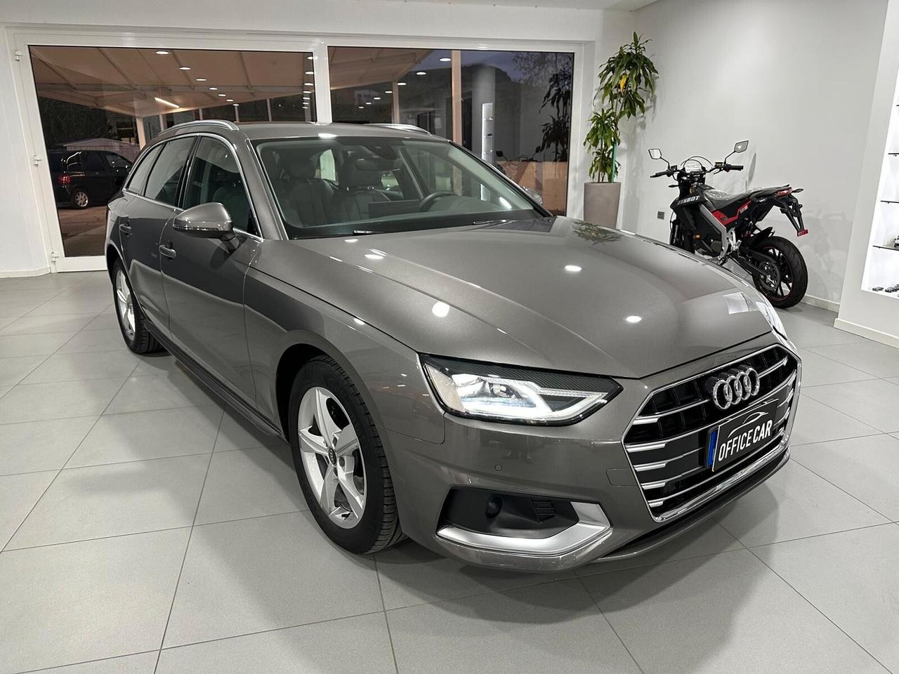 Audi A4 Avant 30 2.0 tdi s-tronic