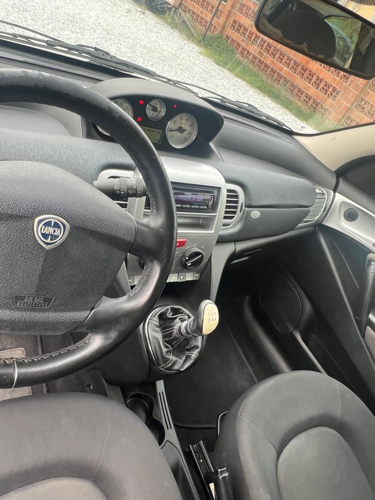 Lancia Ypsilon 1.2 69 CV Unyca