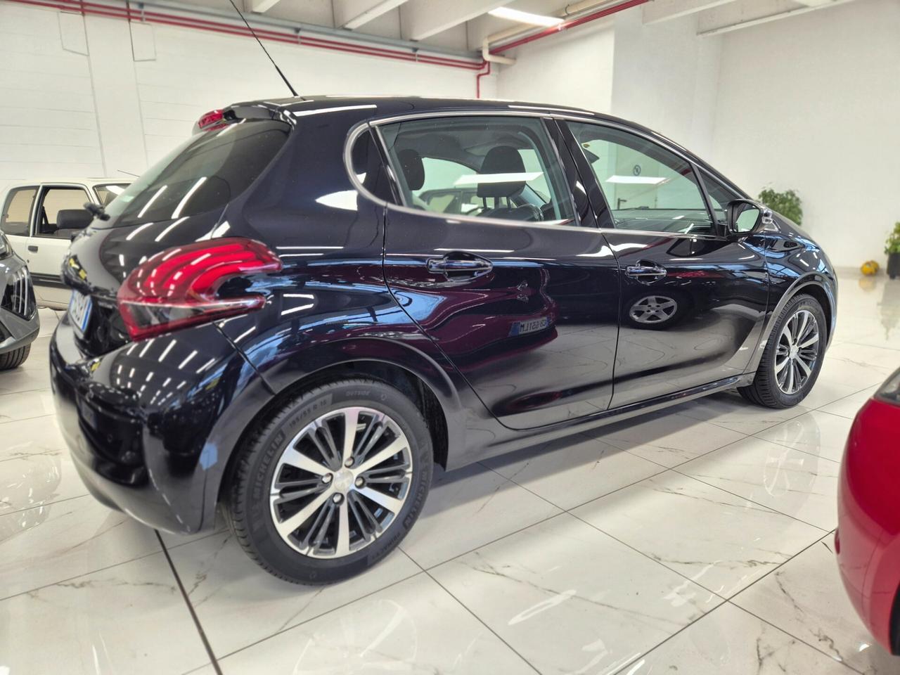 Peugeot 208 PureTech 82 5 porte Allure