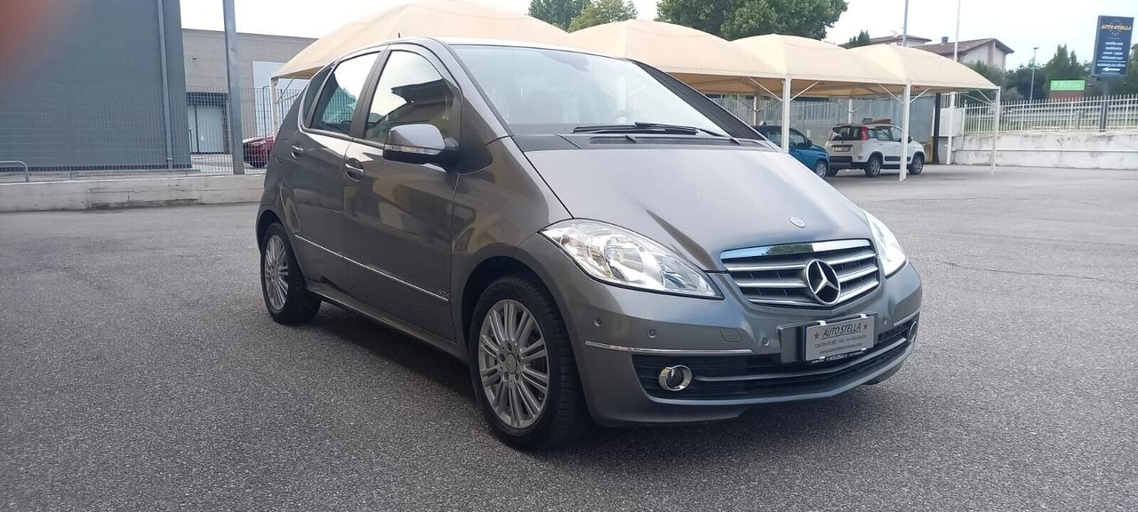Mercedes-Benz Classe A 160 Benzina Allestimento Elegance cc. 1.5 CV. 95 Cambio Automatico 5 Porte 5 Posti Euro 5 SOLO 74.800 KM. Utilizzabile anche per i Neopatentati.