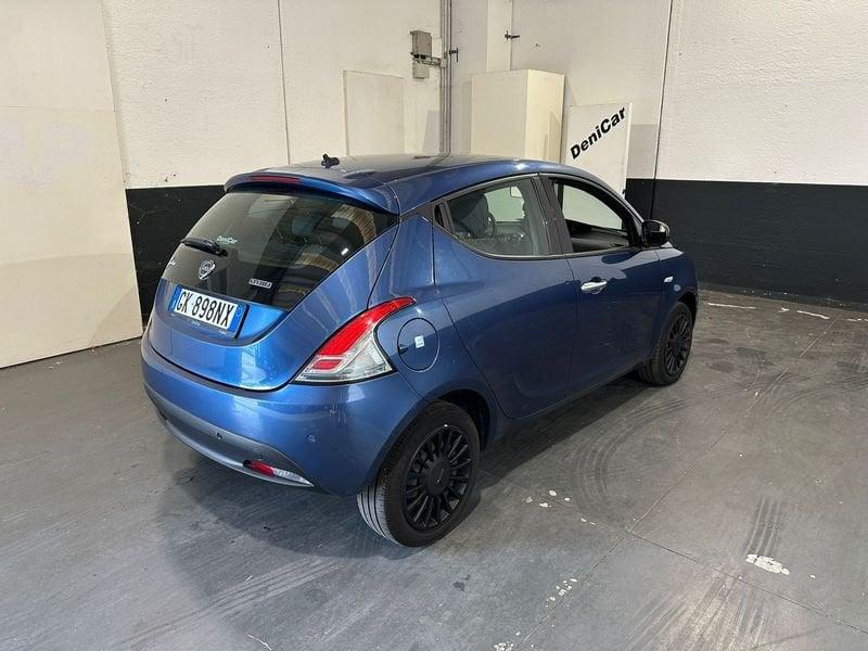 Lancia Ypsilon 1.0 FireFly 5 porte S&S Hybrid Silver