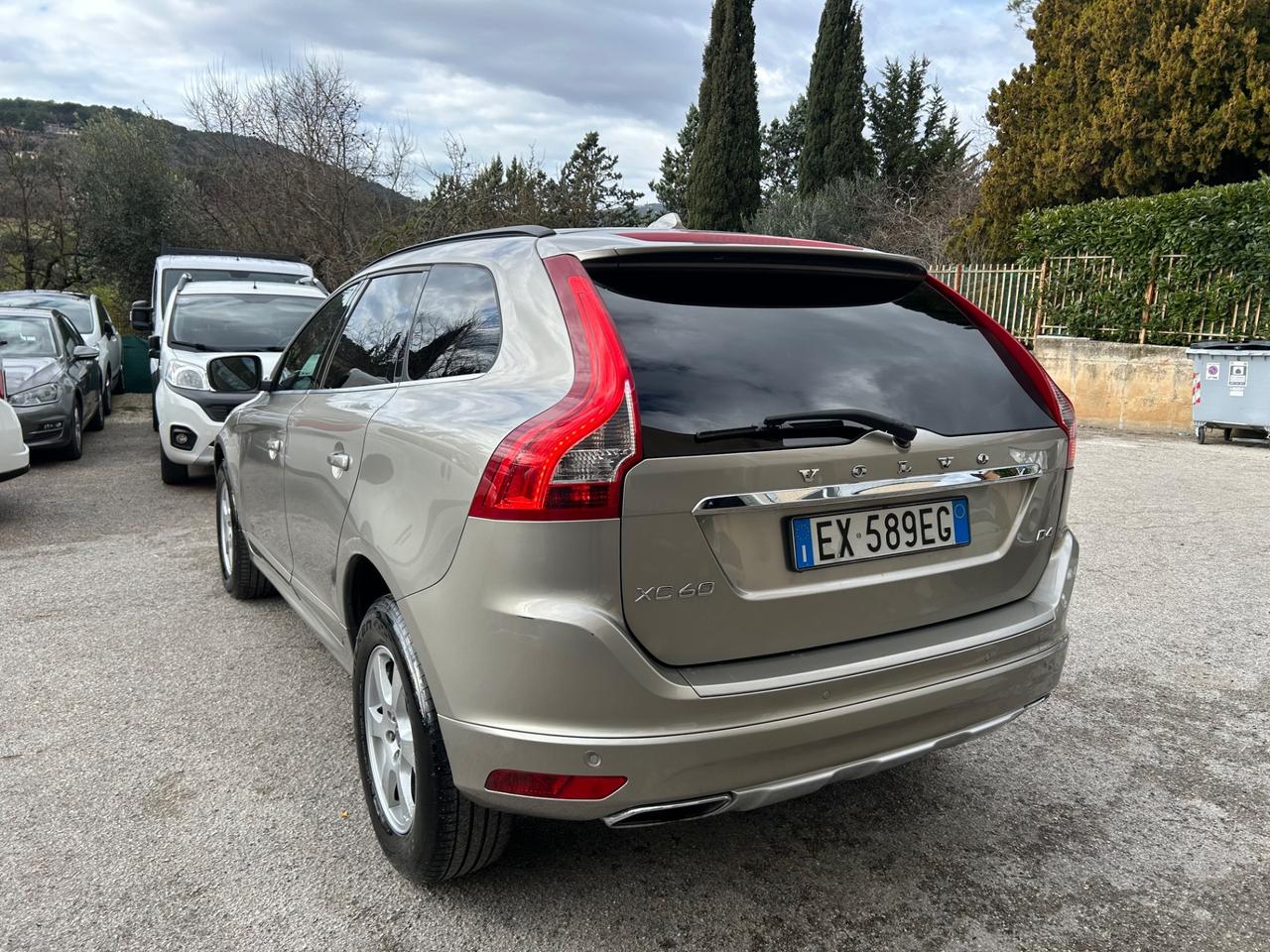 Volvo XC 60 XC60 D4 R-design Momentum Euro6