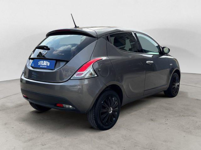 LANCIA Ypsilon 1.0 FireFly 5 porte S&S Hybrid Ecochic Silver