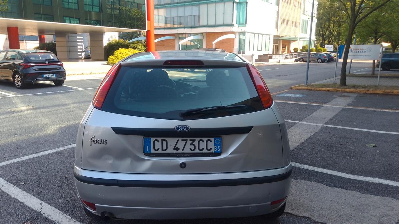 Ford Focus 1.6i 16V cat 5p. Zetec neopatentati
