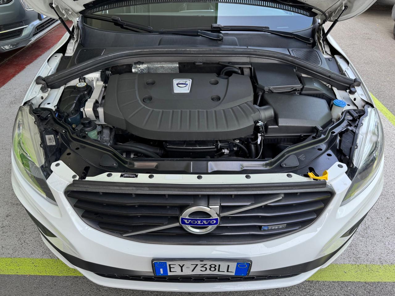 Volvo XC 60 2.4 d4 R-design AWD Gear GARANZIA24MESI