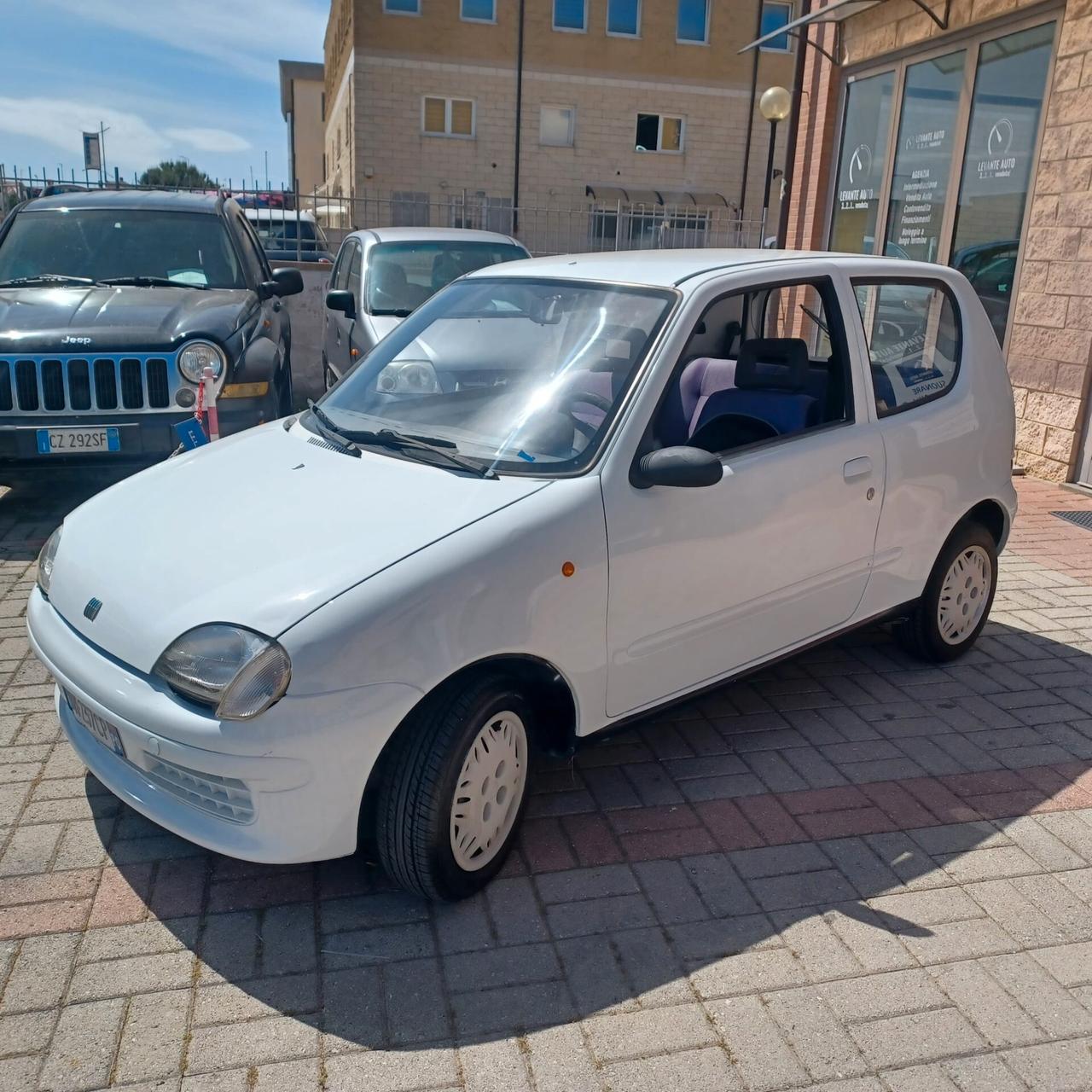 FIAT 600 BEN CONSERVATA TUTTO FUNZIONANTE