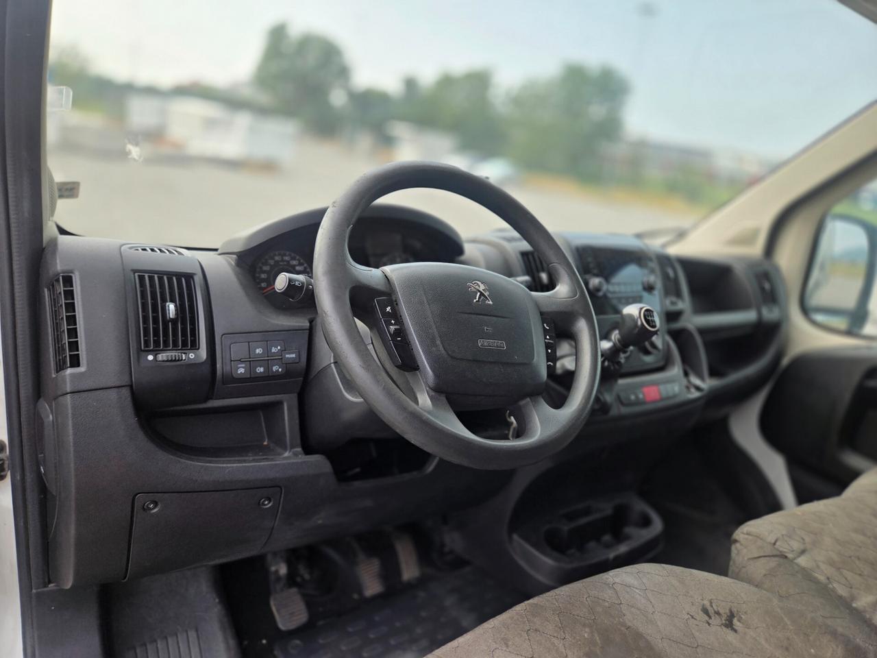 Peugeot Boxer 330 BlueHDi 120 S&S PC-TN Combi Comfort