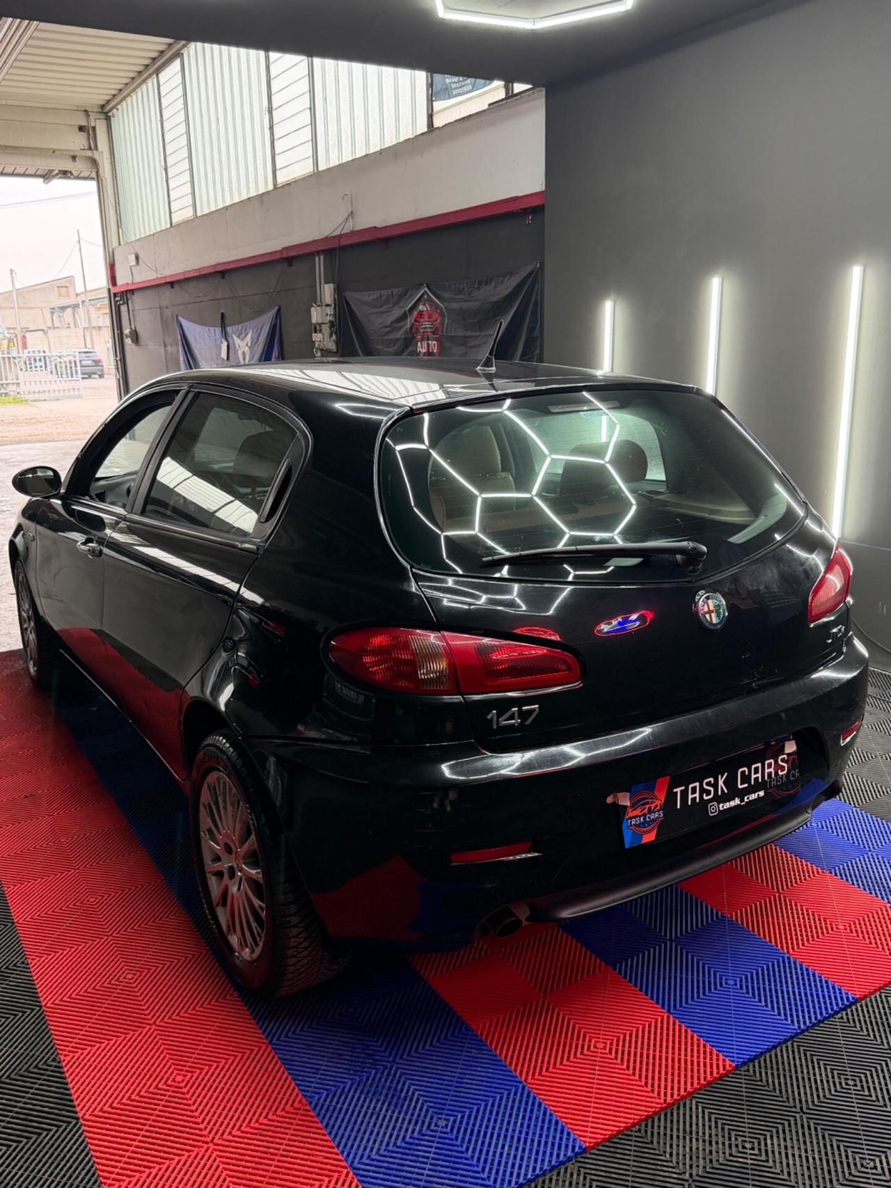 Alfa Romeo 147 1.9 JTD M-JET 16V 5 porte Black Line