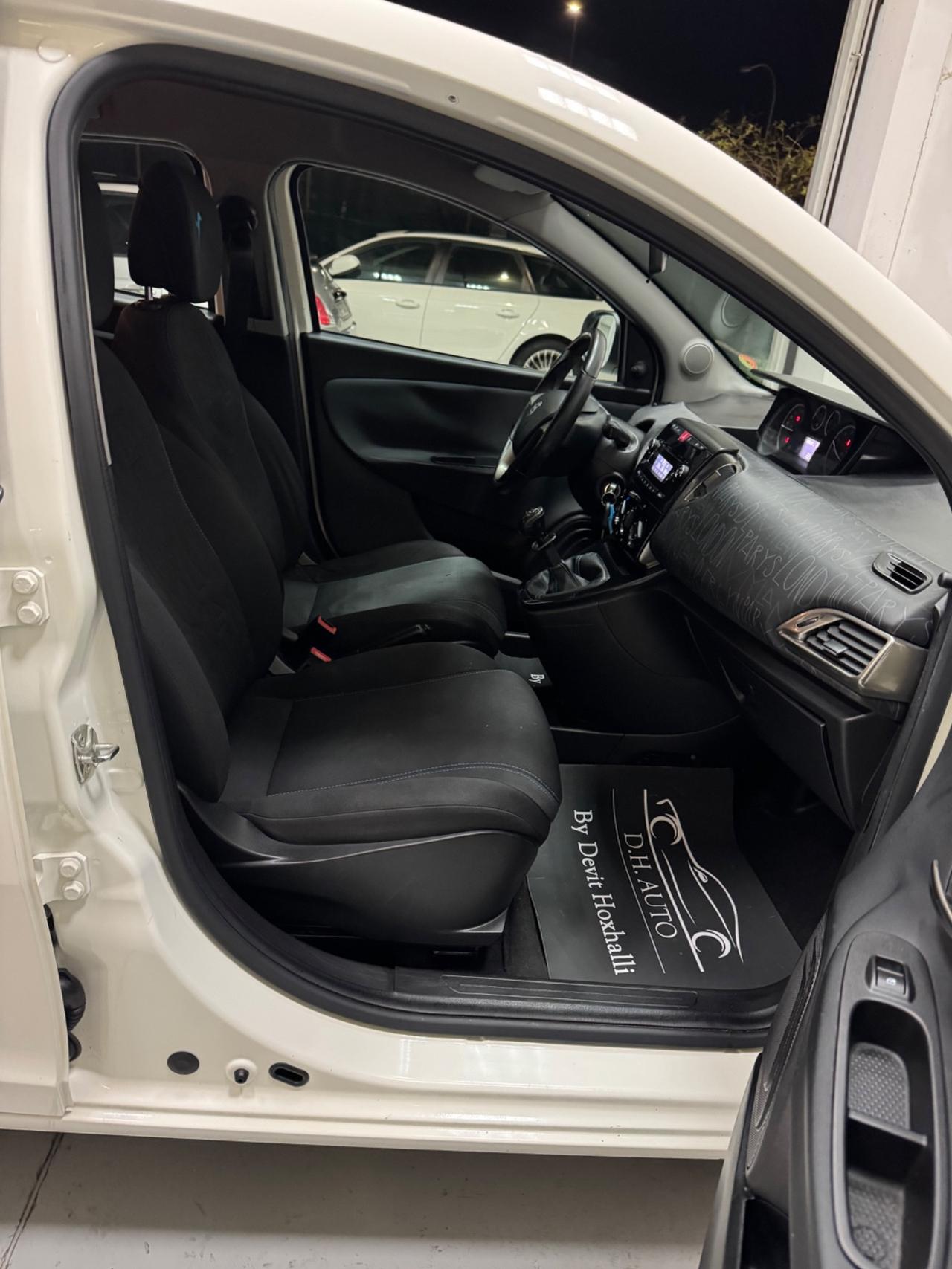 Lancia Ypsilon 1.2 69 CV 5 porte Platinum