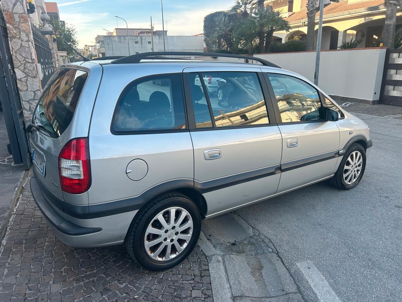 Opel Zafira 2.0 16V DTI cat Fashion Line