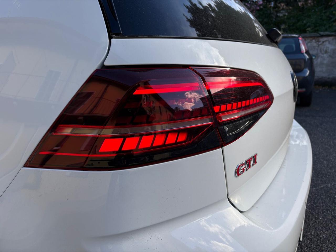 Volkswagen Golf Sport 2.0 GTI Performance #7593