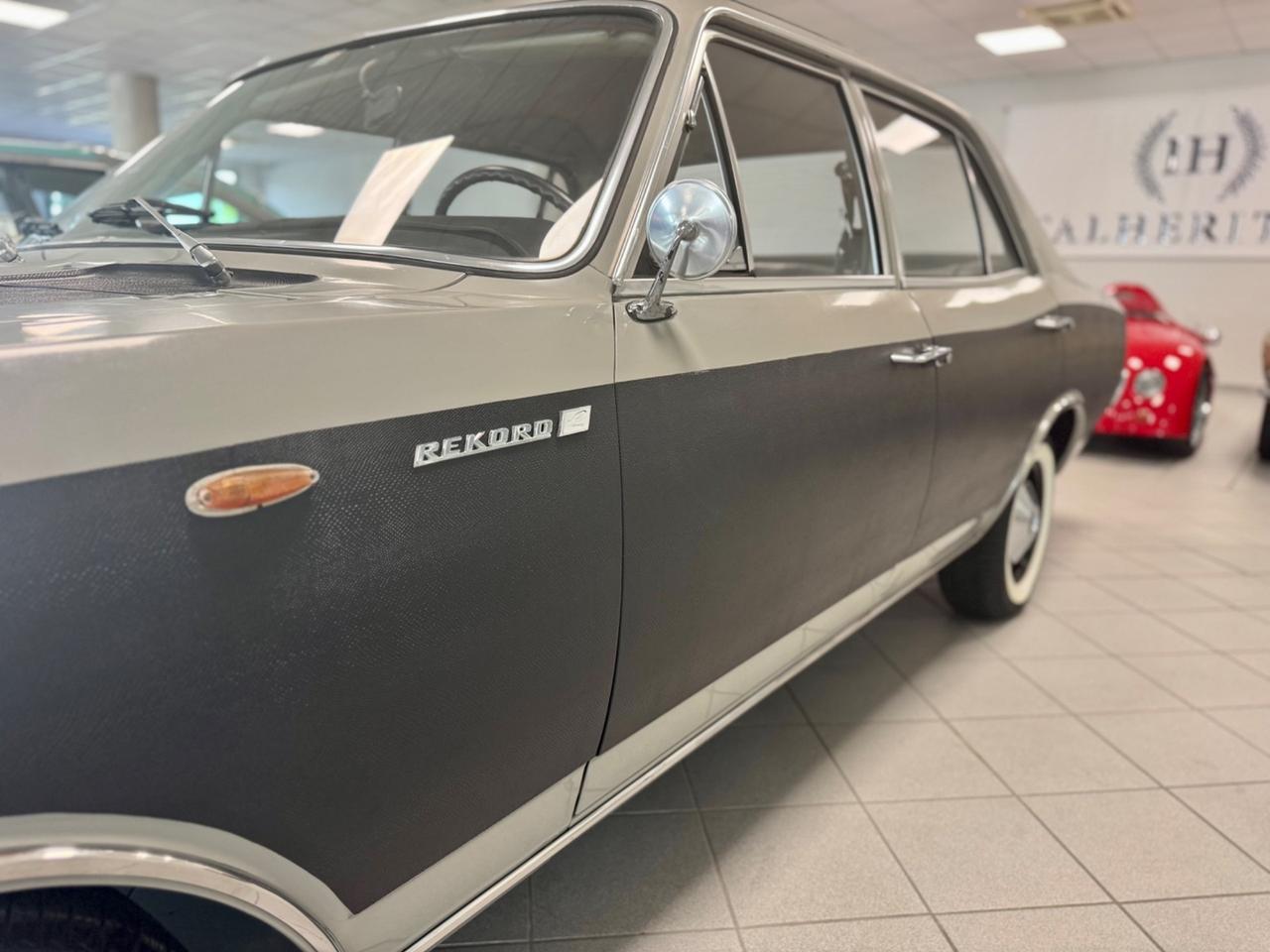 Opel Rekord 1.9 C Lusso Automatic/Clima