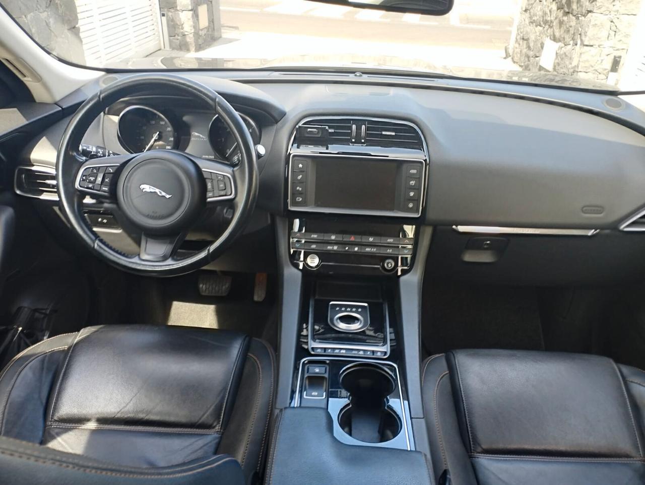 Jaguar F-Pace 3.0 D V6 300 CV AWD aut. Prestige