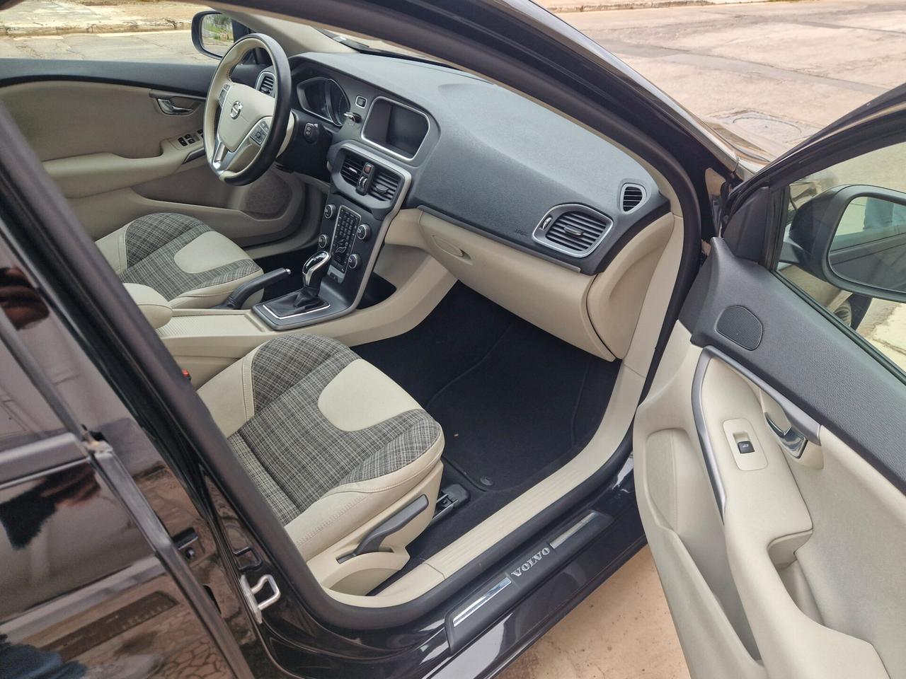 Volvo V40 D2