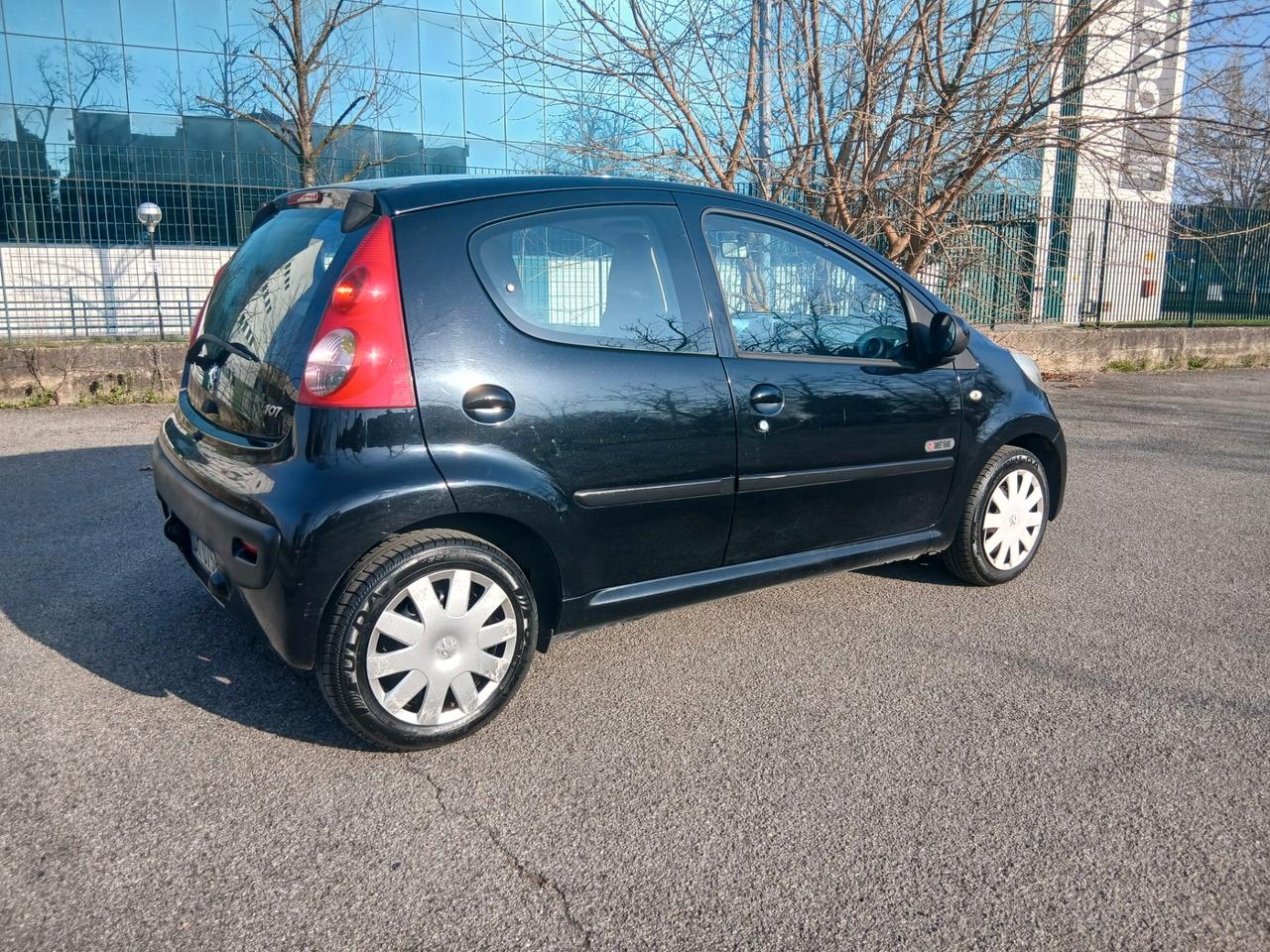 Peugeot 107 1.0 68CV 5p. Desir