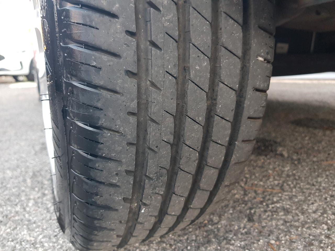 Lancia Ypsilon 1.2 69 CV 5 porte Silver GPL