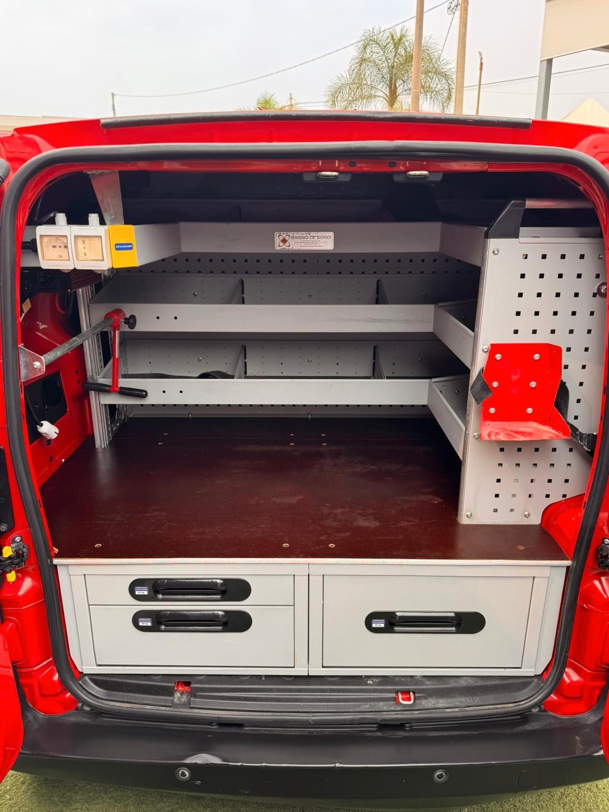 Fiat Fiorino 1.3 MJT 95CV Cargo Adventure CON ATTREZZATURA