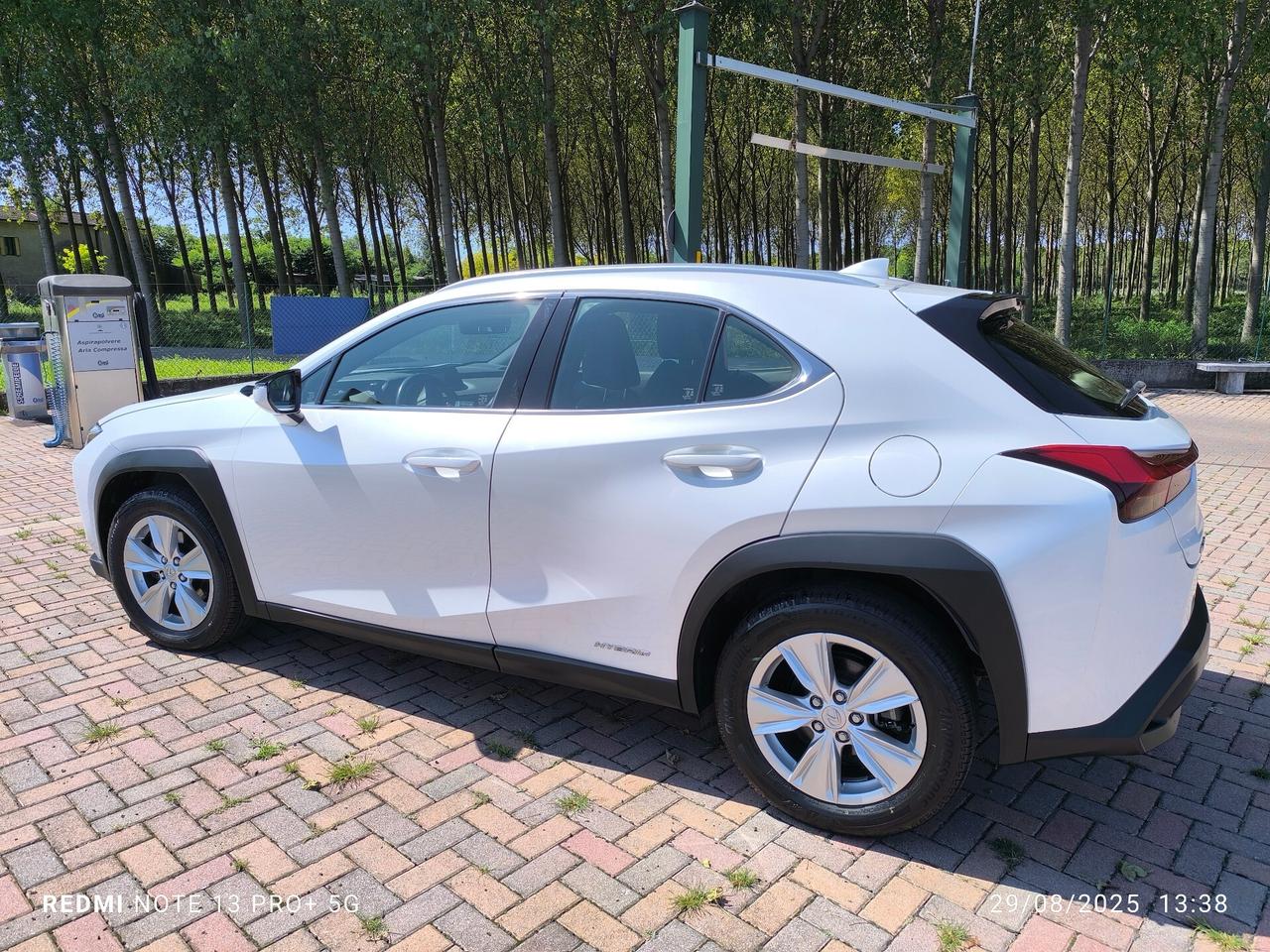 Lexus UX Hybrid Business