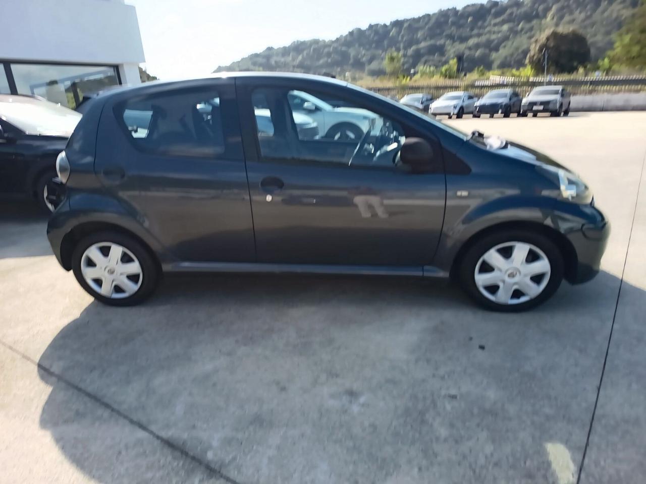Aygo 1.0 12V VVT-i 5 porte Now