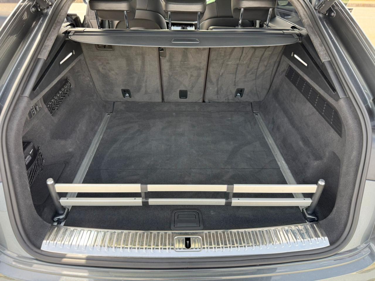 Audi Q8 RS TFSI V8 quattro tiptronic