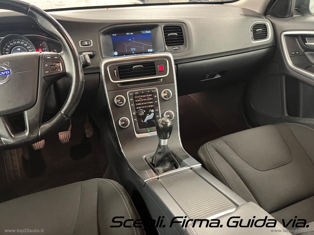 VOLVO V60 D2 1.6 Kinetic|GANCIO TRAINO|8 CERCHI