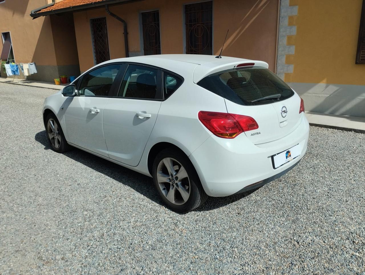 Opel Astra 1.4 100CV 5 porte Cosmo