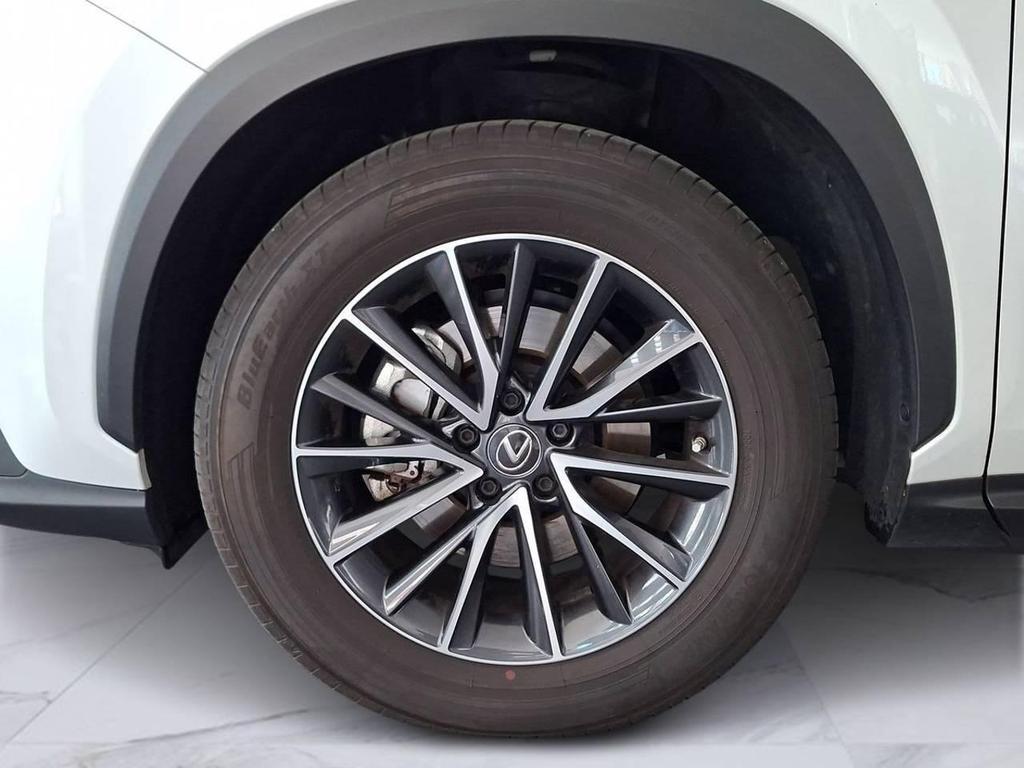 Lexus NX 2.5 Hybrid Premium 4WD e-CVT