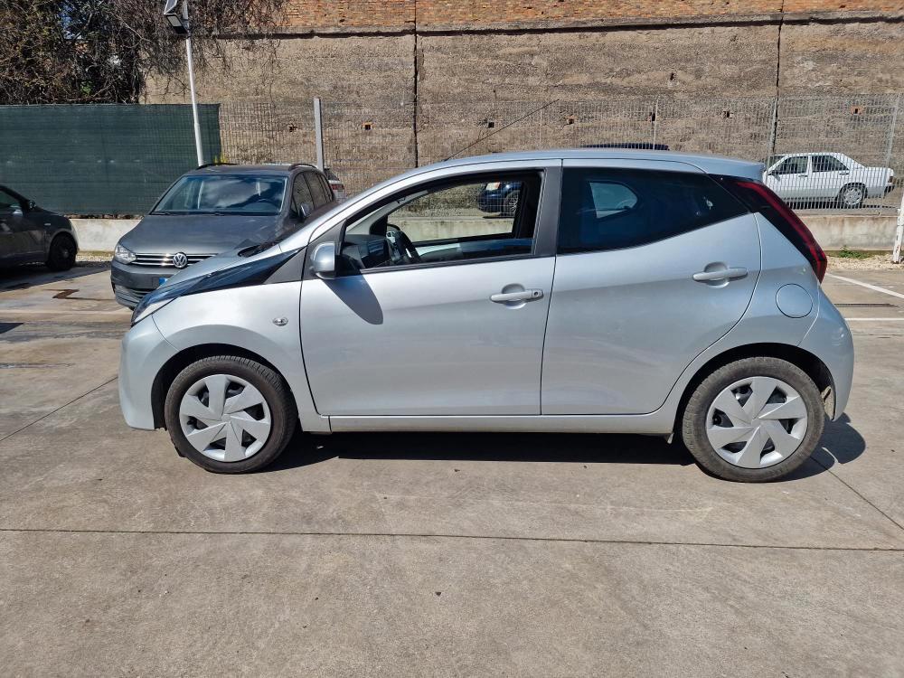 Toyota Aygo 5 Porte Aygo 5p 1.0 x-play 72cv km 21000