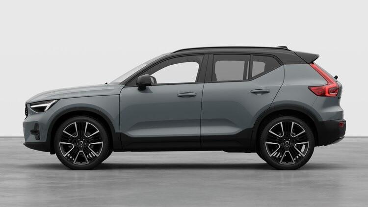 VOLVO XC40 ULTRA BLACK EDITION B4 AUTO PREZZO PROMO FINO AL 31/12/2025