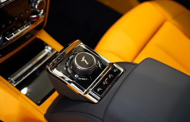 ROLLS-ROYCE Phantom EWB -TWO TONE W12 414 KW (563HP)