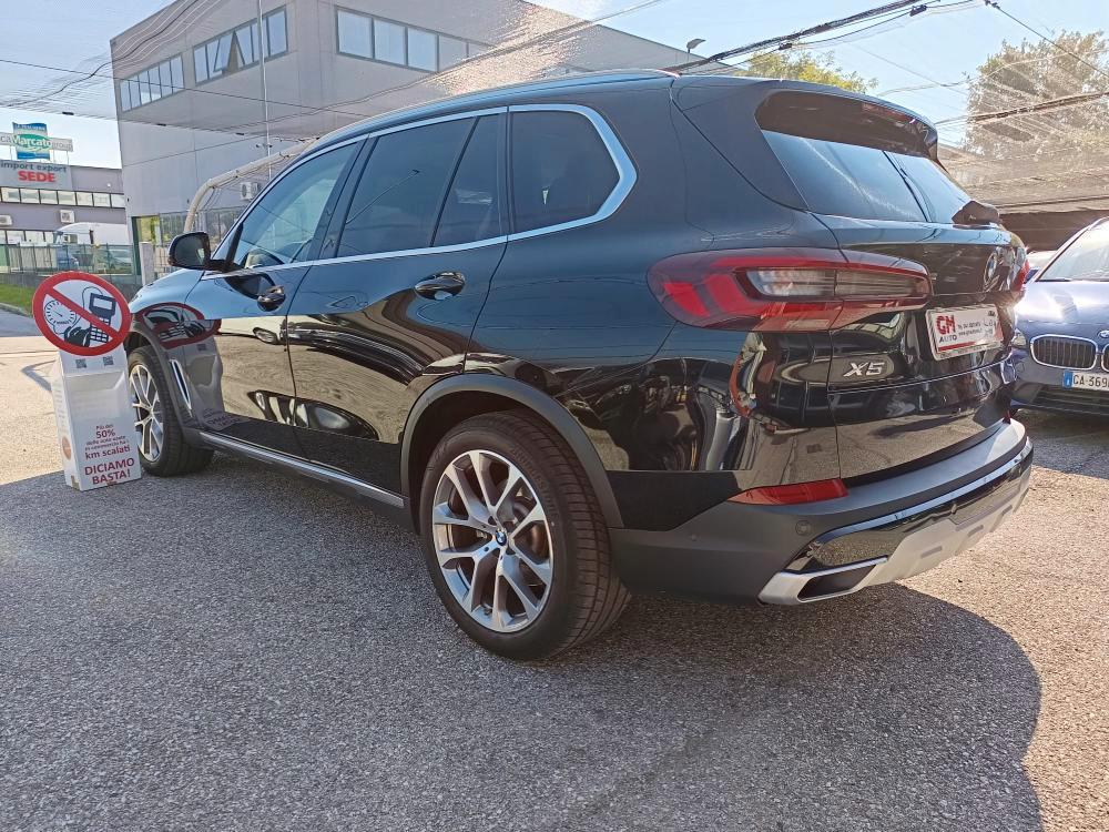 BMW X5 xdrive30d mhev 48V xLine auto