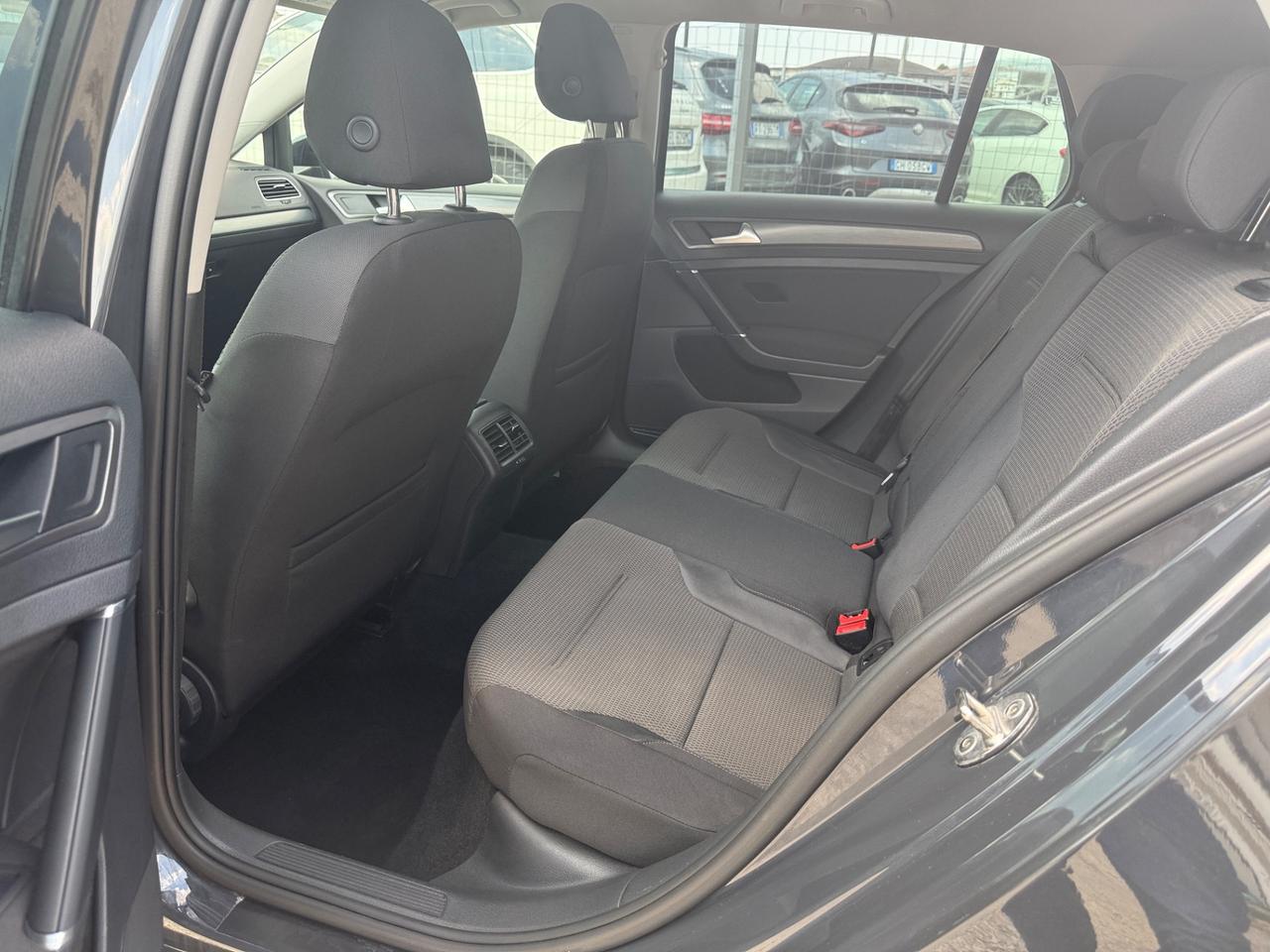 Volkswagen Golf 7 1.6 tdi Executive BLUEMOTION 115cv 5p alest. R-line