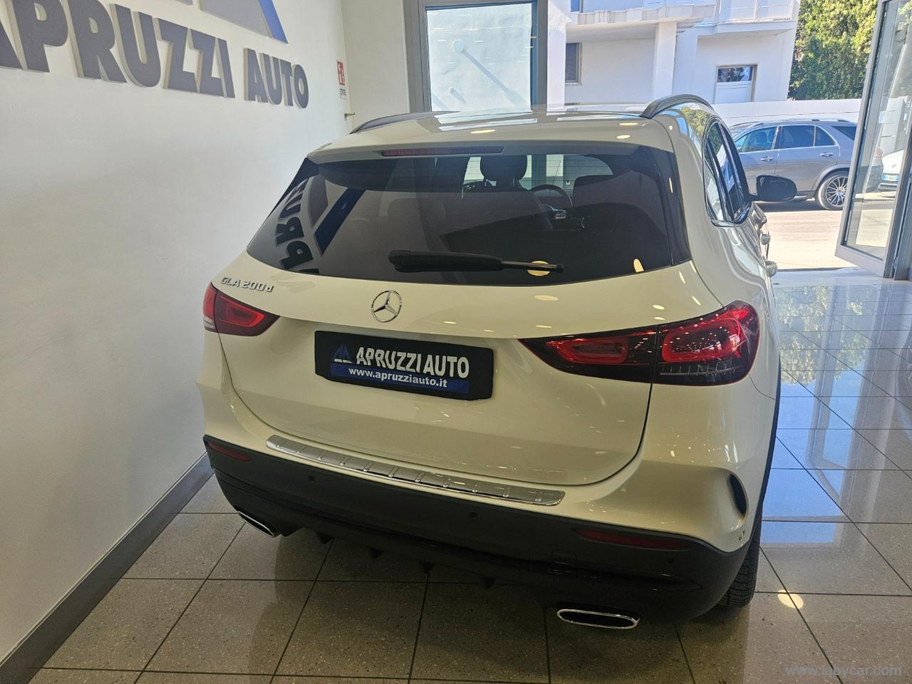 MERCEDES-BENZ GLA 200 d Automatic Premium