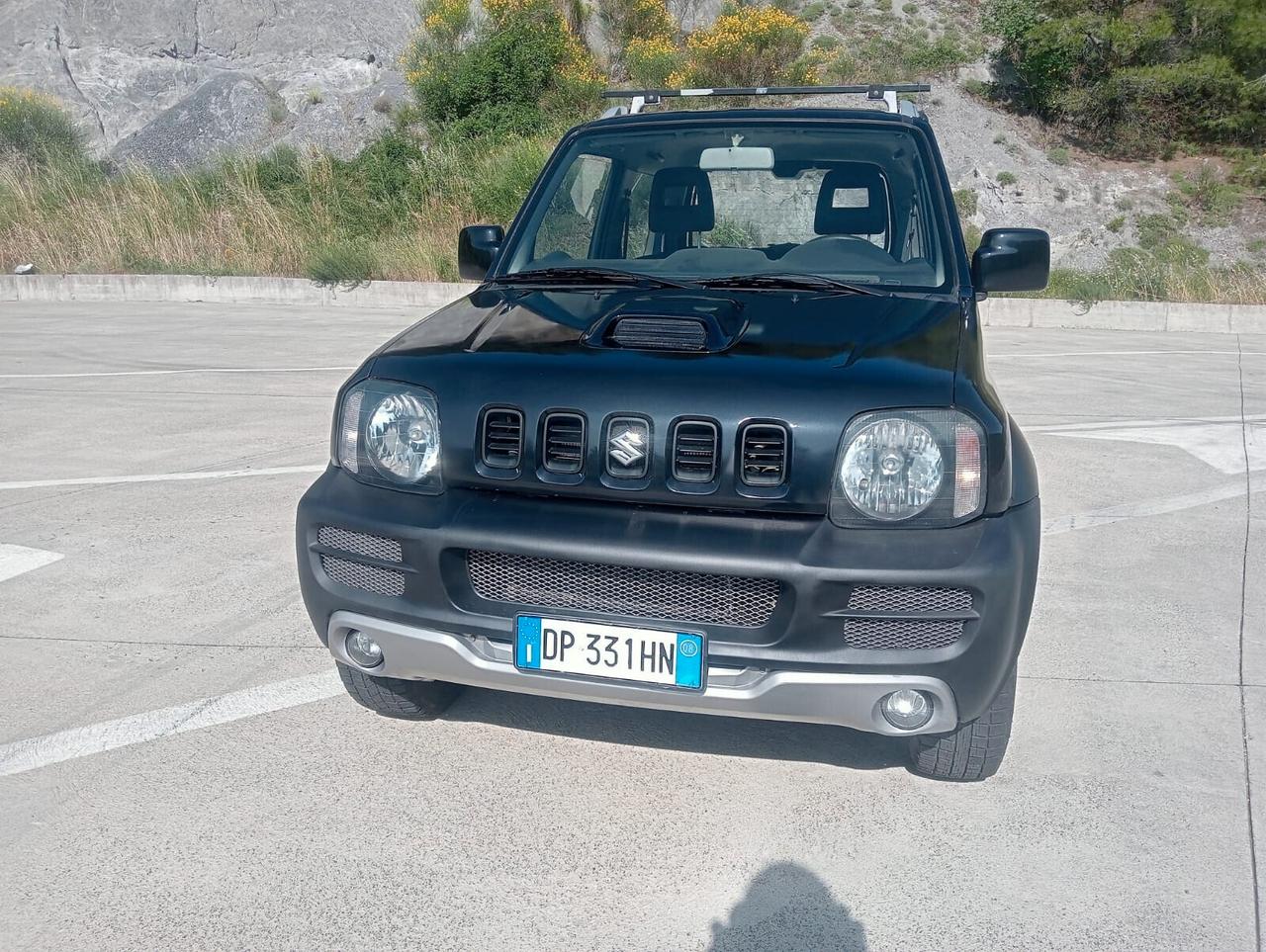 Suzuki Jimny 1.5 DDiS cat 4WD JLX Tagliando e distribuzione nuova