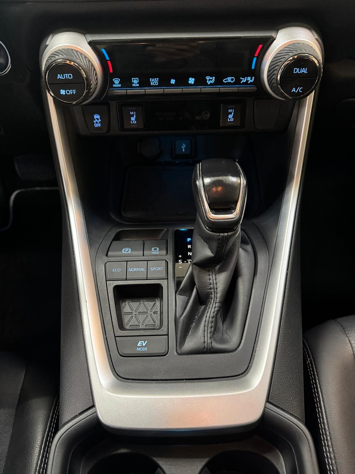 Toyota RAV 4 RAV4 2.5 HV (218CV) E-CVT 2WD Lounge PARI AL NUOVO TAGLIANDATO GARANZIA UFFICIALE