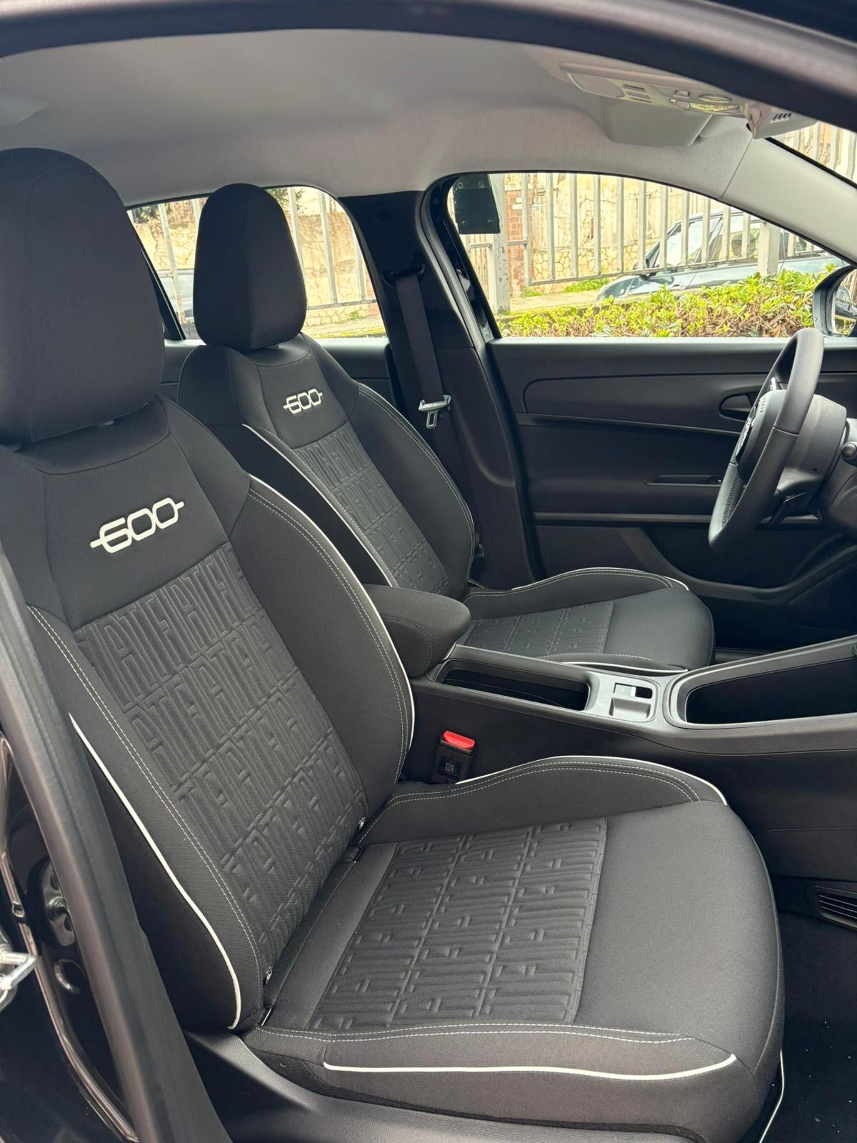 Fiat 600 Hybrid 110 CV DCT MHEV Icon